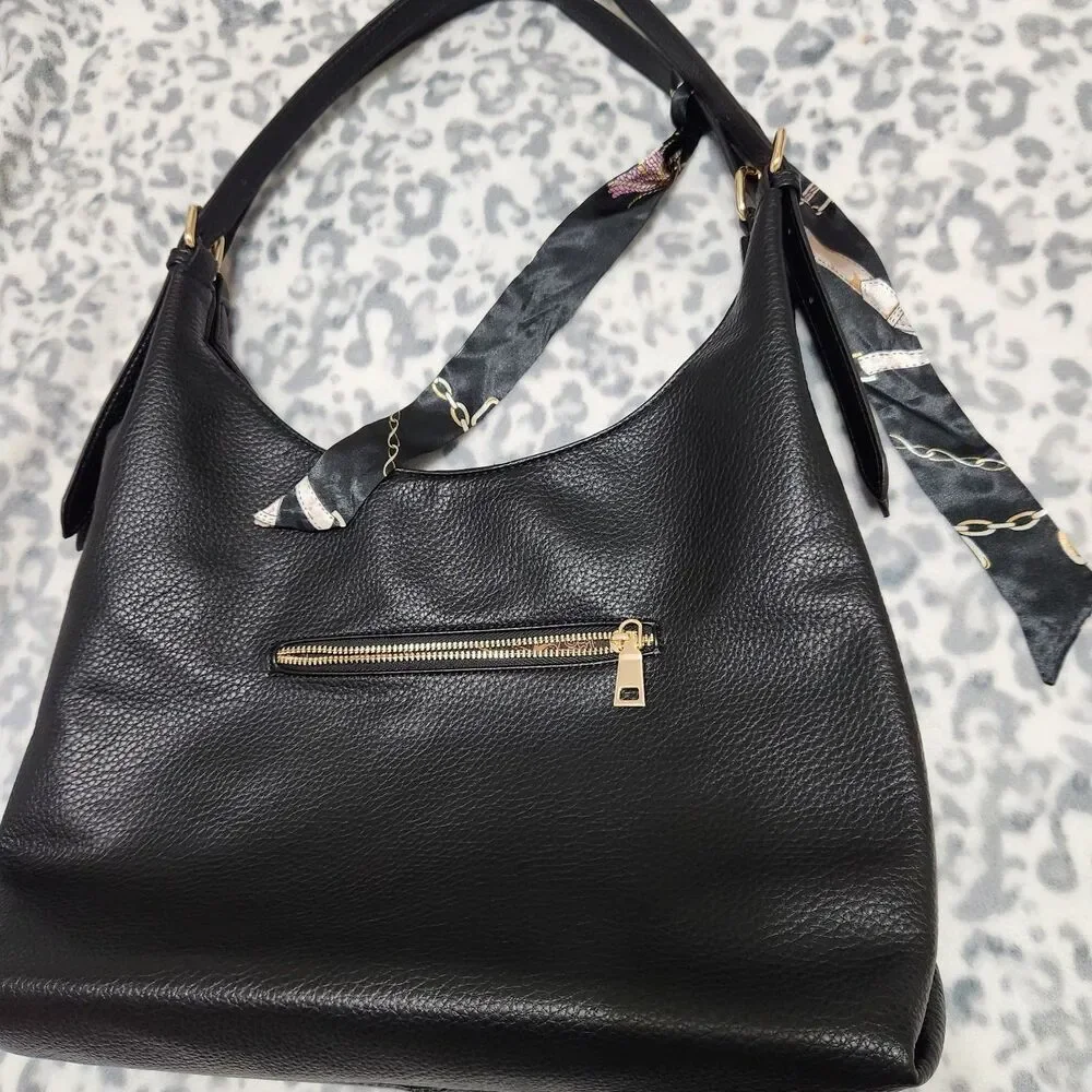 tote bags Size 15x10x5 Black Shoulder bag.   New
